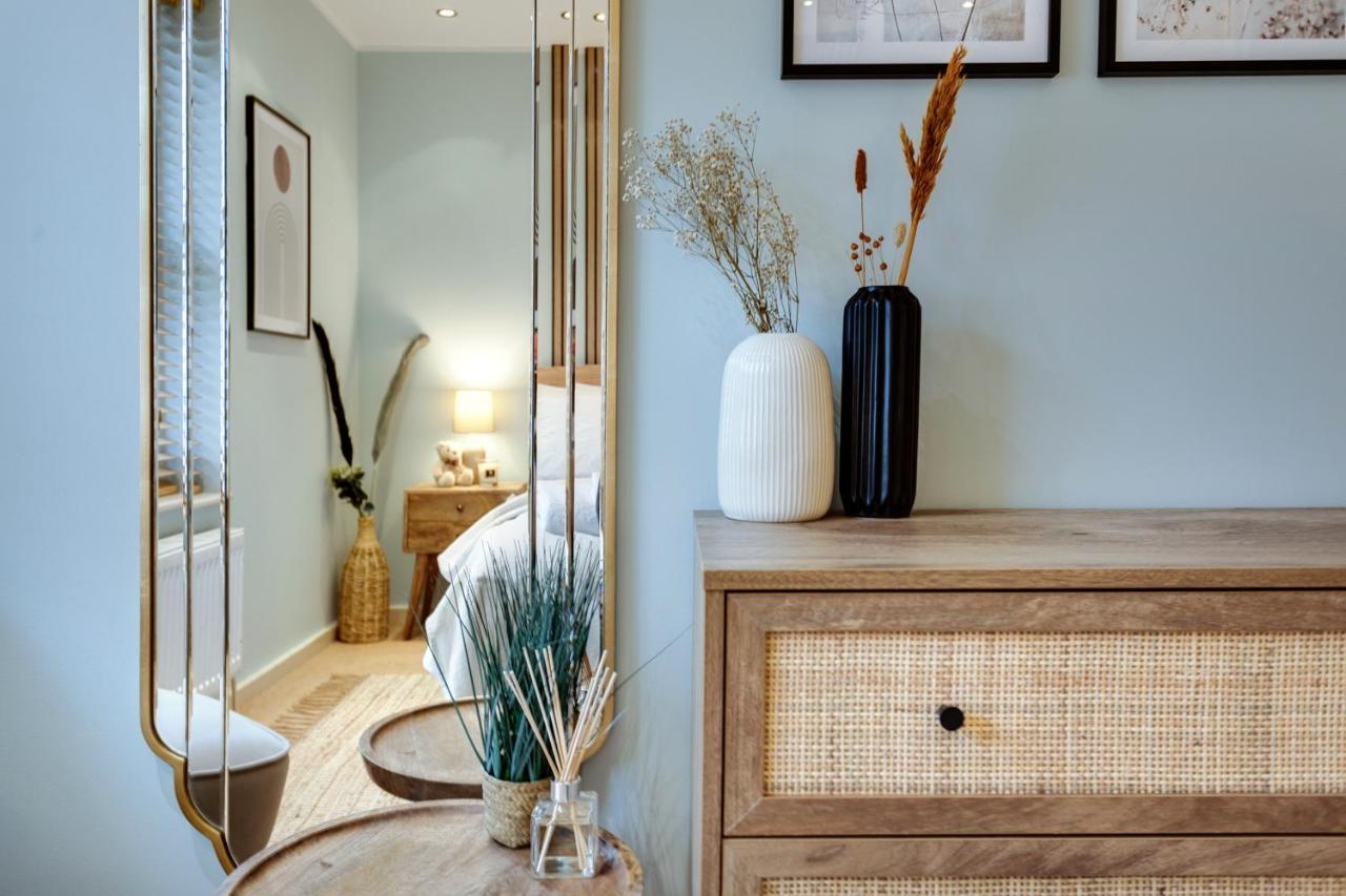 The Rafters - 2 Bedroom Apartment - Central Location - Vibrant Atmosphere Canterbury Kültér fotó