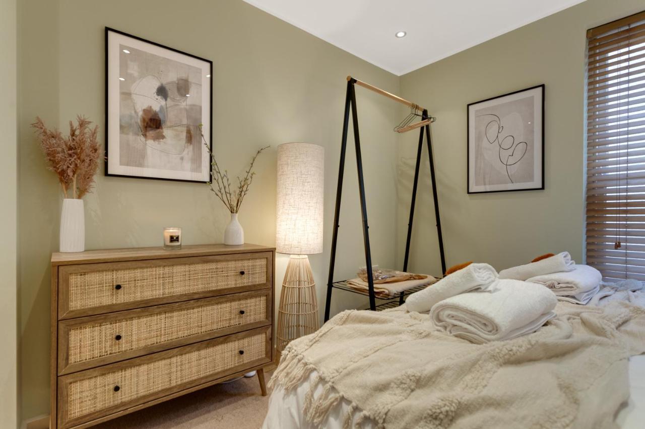 The Rafters - 2 Bedroom Apartment - Central Location - Vibrant Atmosphere Canterbury Kültér fotó